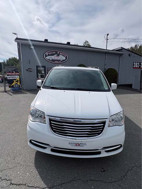 Chrysler Town and Country Touring-L 2015